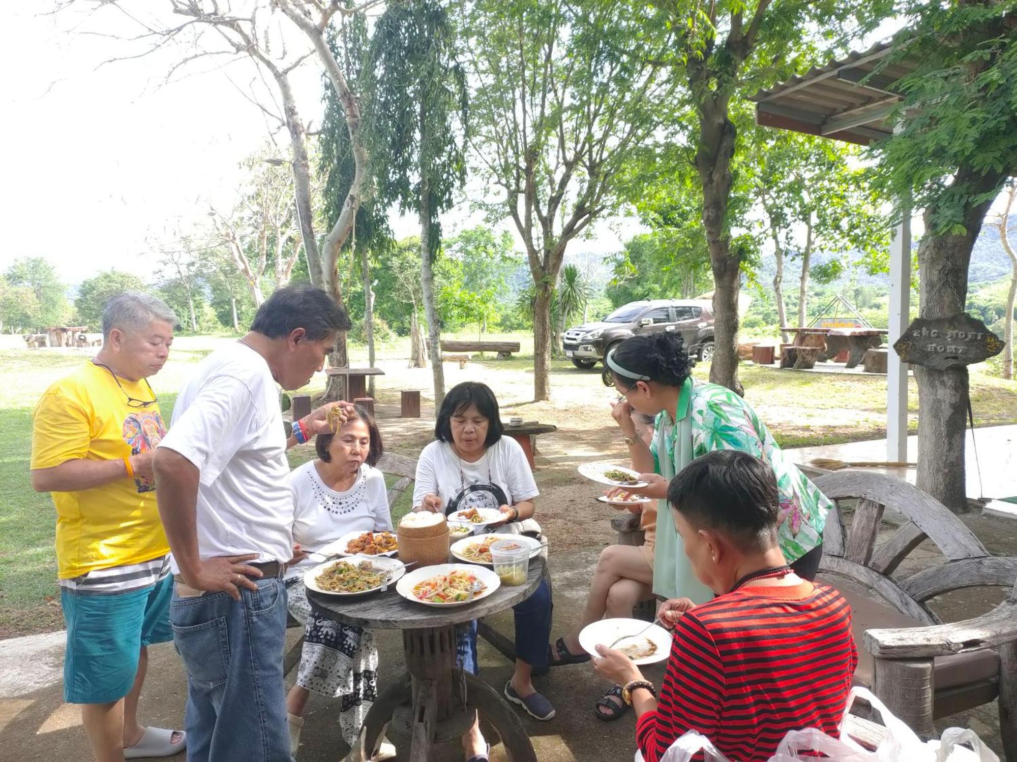 บ้านอิงเมยแคมป์ แก่งกระจาน Ban Phu Bon Екстер'єр фото